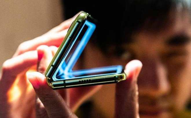 Tại sao smartphone màn hình gập lại khó làm đến vậy?